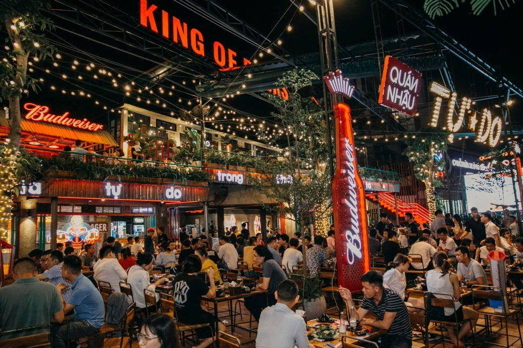 Peak-hour busy restaurant